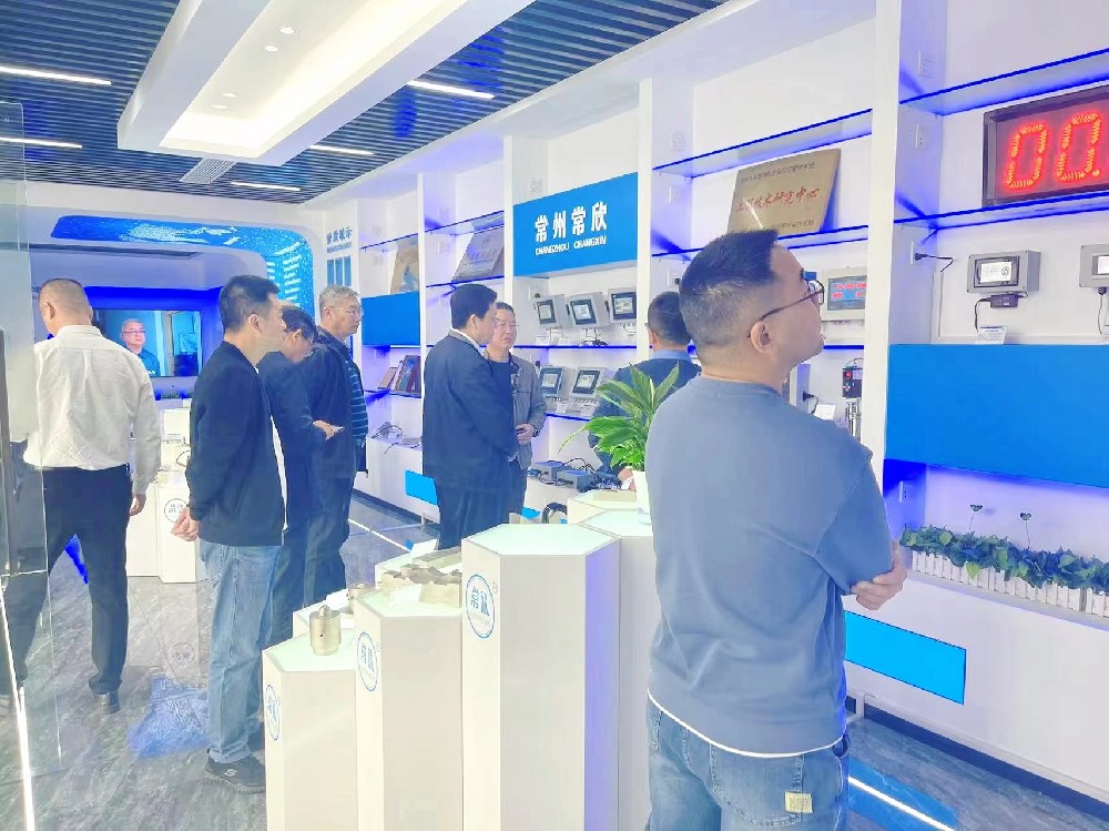 熱烈祝賀中國重型機(jī)械工業(yè)協(xié)會橋式起重機(jī)專業(yè)委員會九屆八次理 事會暨十屆一次會員大會在江蘇省常州市召開順利召開并圓滿結(jié)束！